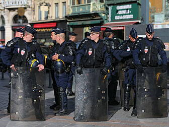 French riot police charge at E...
